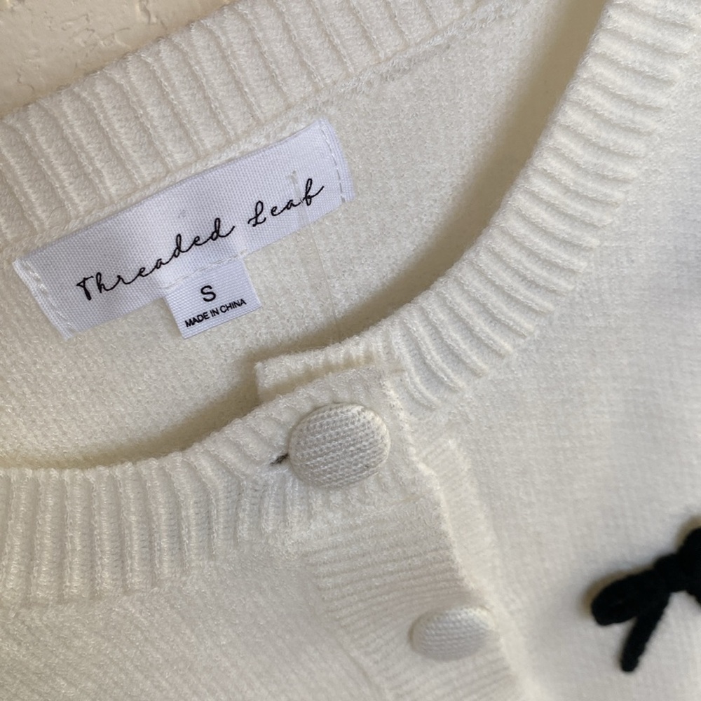 Threaded Leaf Coquette Knit Top 🎀 - Picture 2 of 4